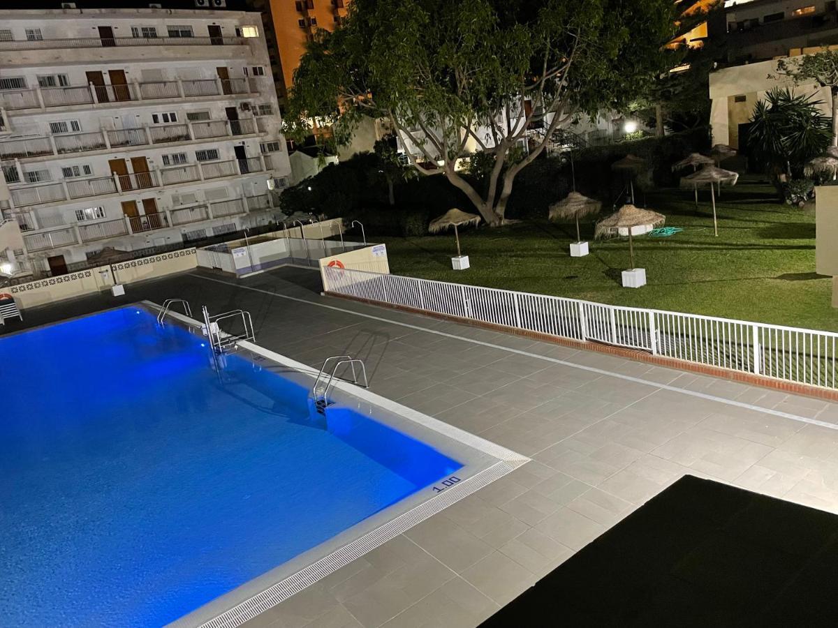 Apartamento Totalmente Reformado Con Piscina Y Jardines Al Lado De La Playa De La Carihuela Торемолинос Екстериор снимка