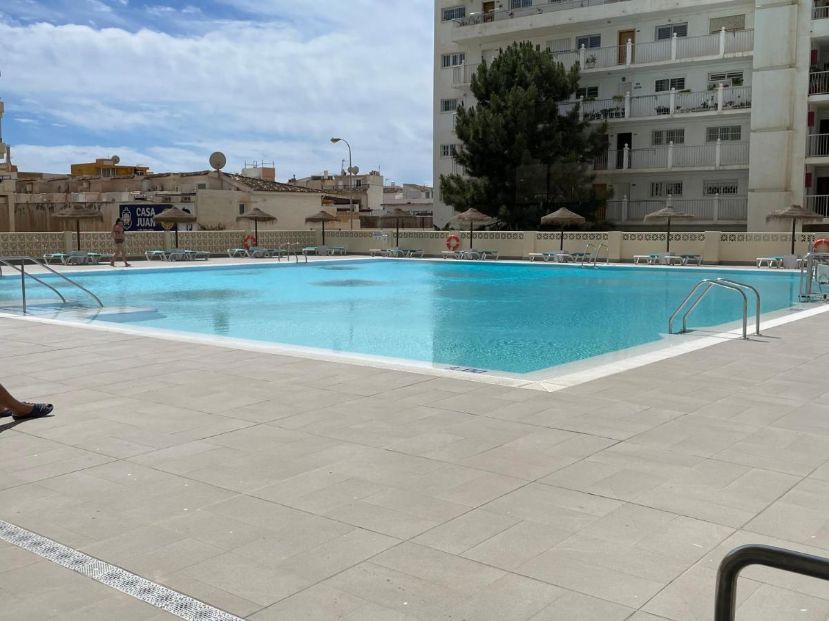 Apartamento Totalmente Reformado Con Piscina Y Jardines Al Lado De La Playa De La Carihuela Торемолинос Екстериор снимка