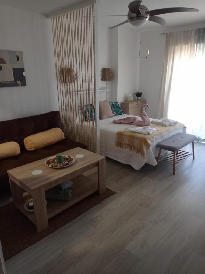 Apartamento Totalmente Reformado Con Piscina Y Jardines Al Lado De La Playa De La Carihuela Торемолинос Екстериор снимка
