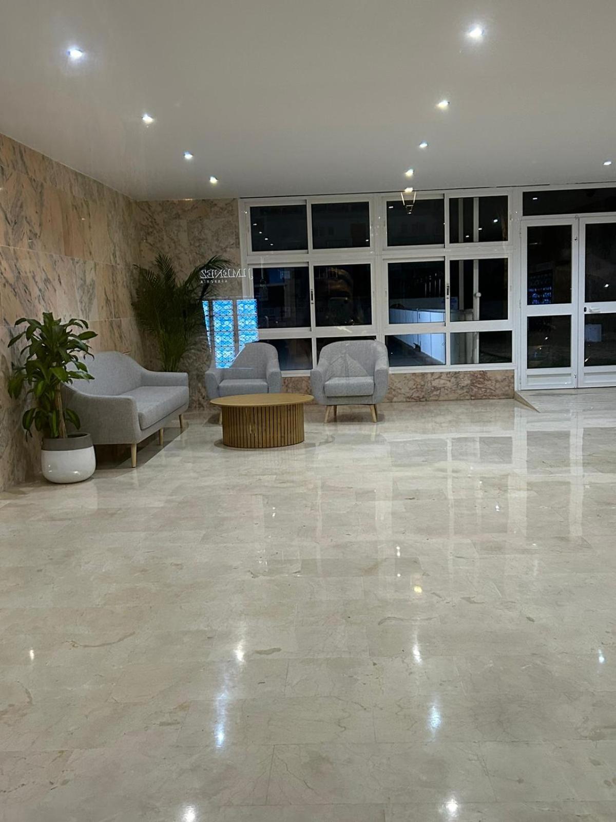 Apartamento Totalmente Reformado Con Piscina Y Jardines Al Lado De La Playa De La Carihuela Торемолинос Екстериор снимка