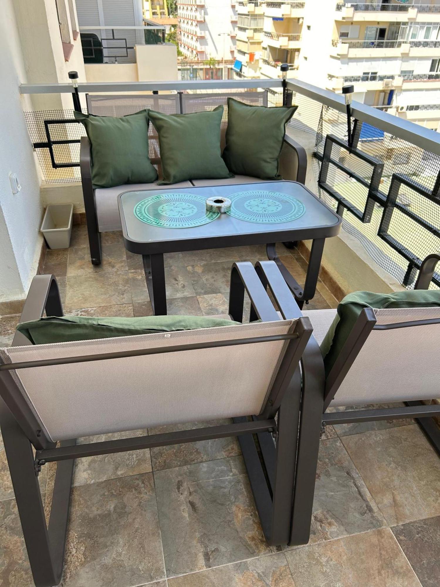 Apartamento Totalmente Reformado Con Piscina Y Jardines Al Lado De La Playa De La Carihuela Торемолинос Екстериор снимка