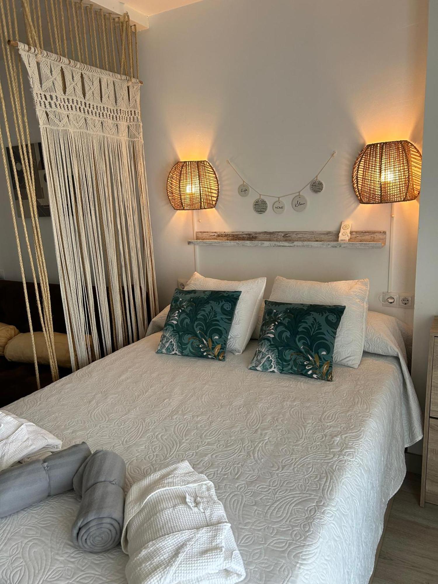 Apartamento Totalmente Reformado Con Piscina Y Jardines Al Lado De La Playa De La Carihuela Торемолинос Екстериор снимка