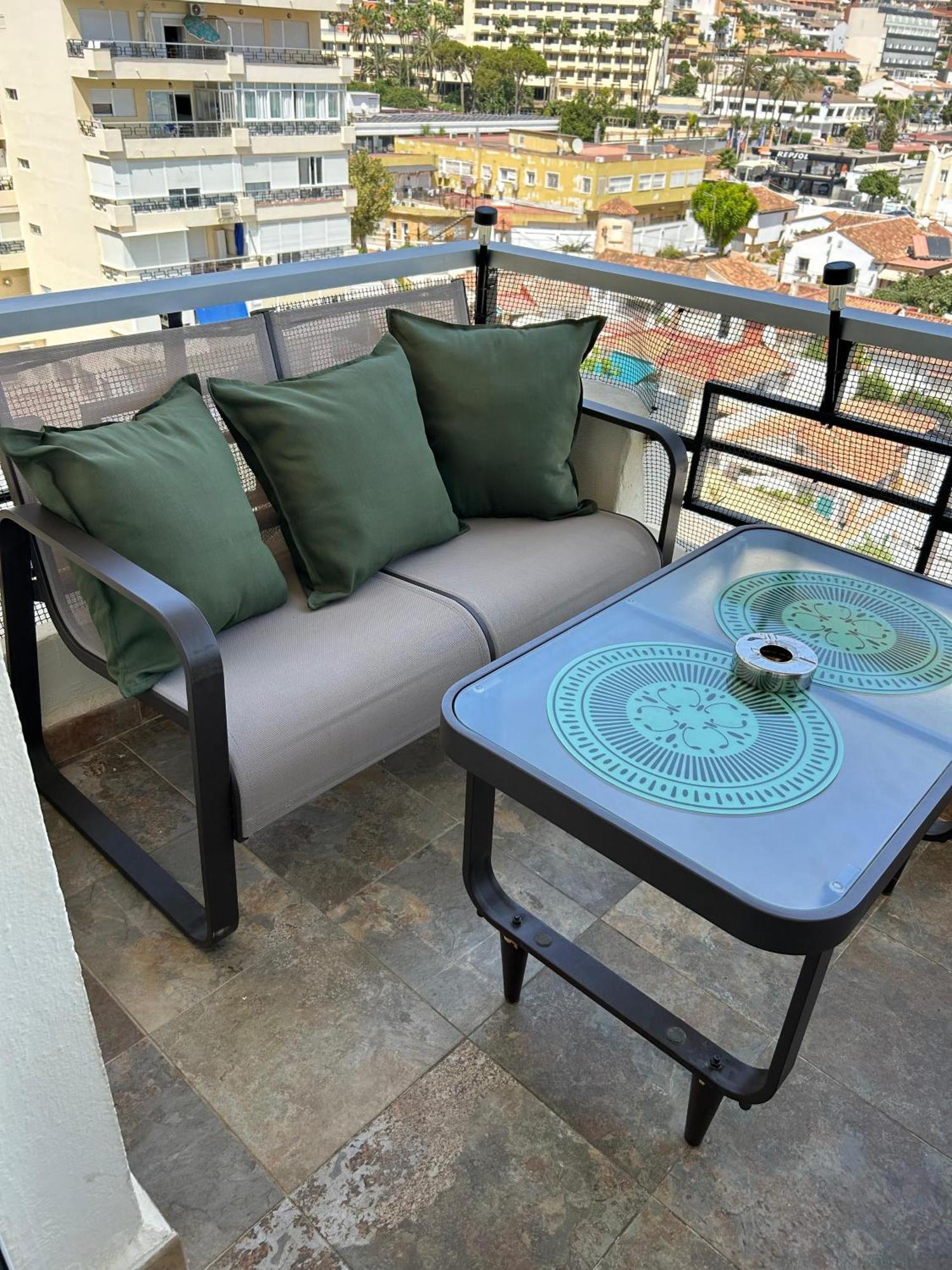 Apartamento Totalmente Reformado Con Piscina Y Jardines Al Lado De La Playa De La Carihuela Торемолинос Екстериор снимка